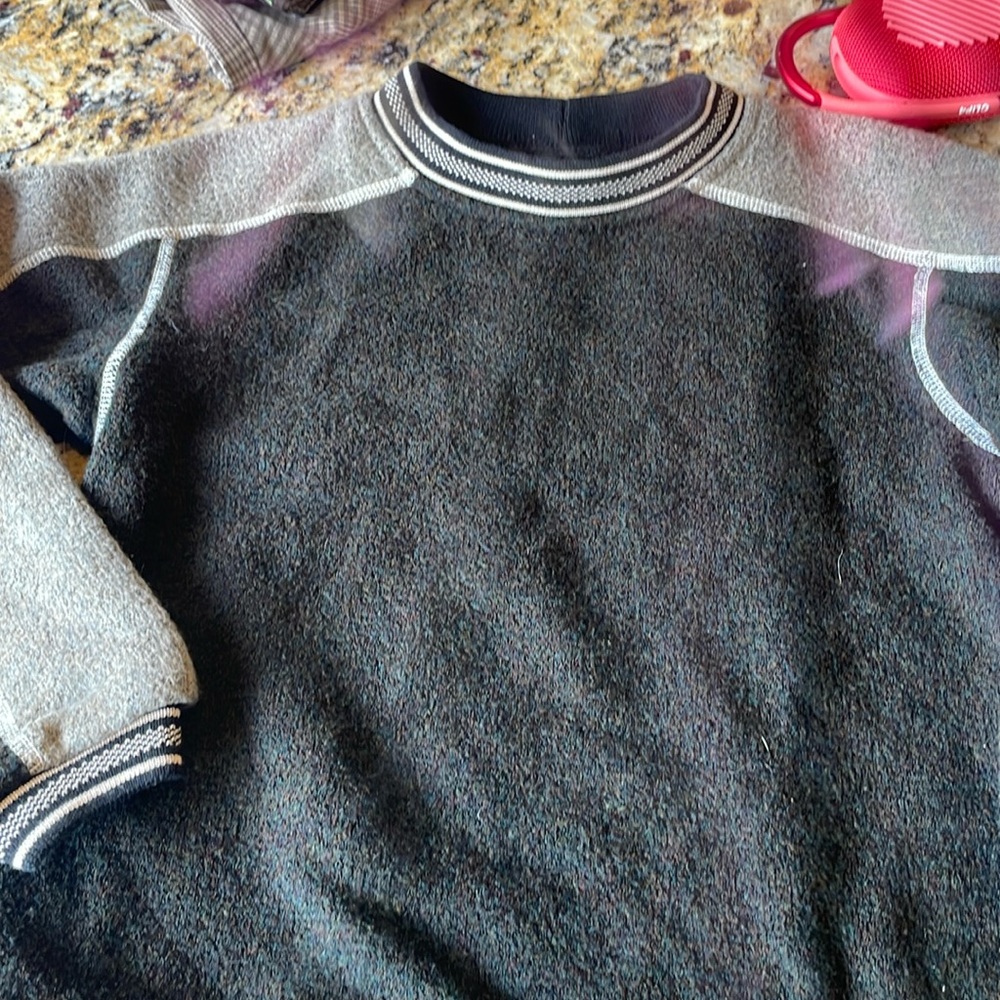 Like new. Worn maybe twice. Kuhl size medium fleece pullover